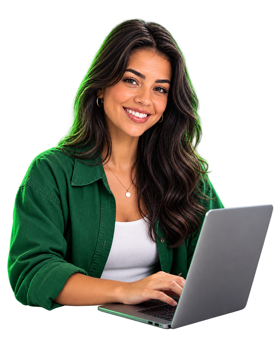 Candidata sorrindo enquanto usa o notebook